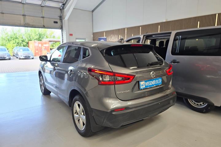 Sølv Nissan Qashqai fra 2017