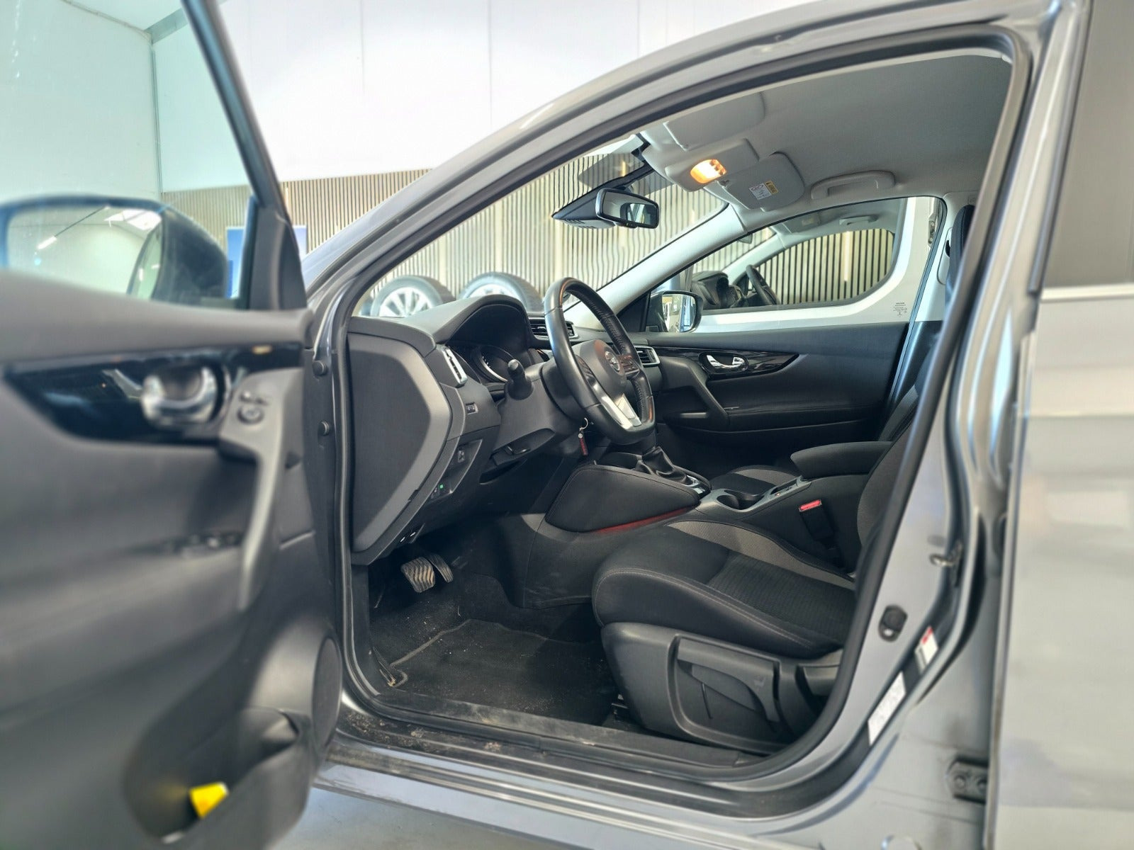 Sølv Nissan Qashqai fra 2017