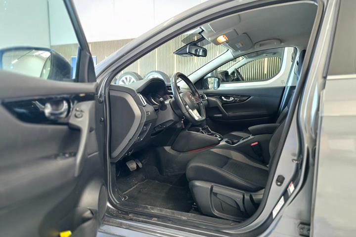 Sølv Nissan Qashqai fra 2017