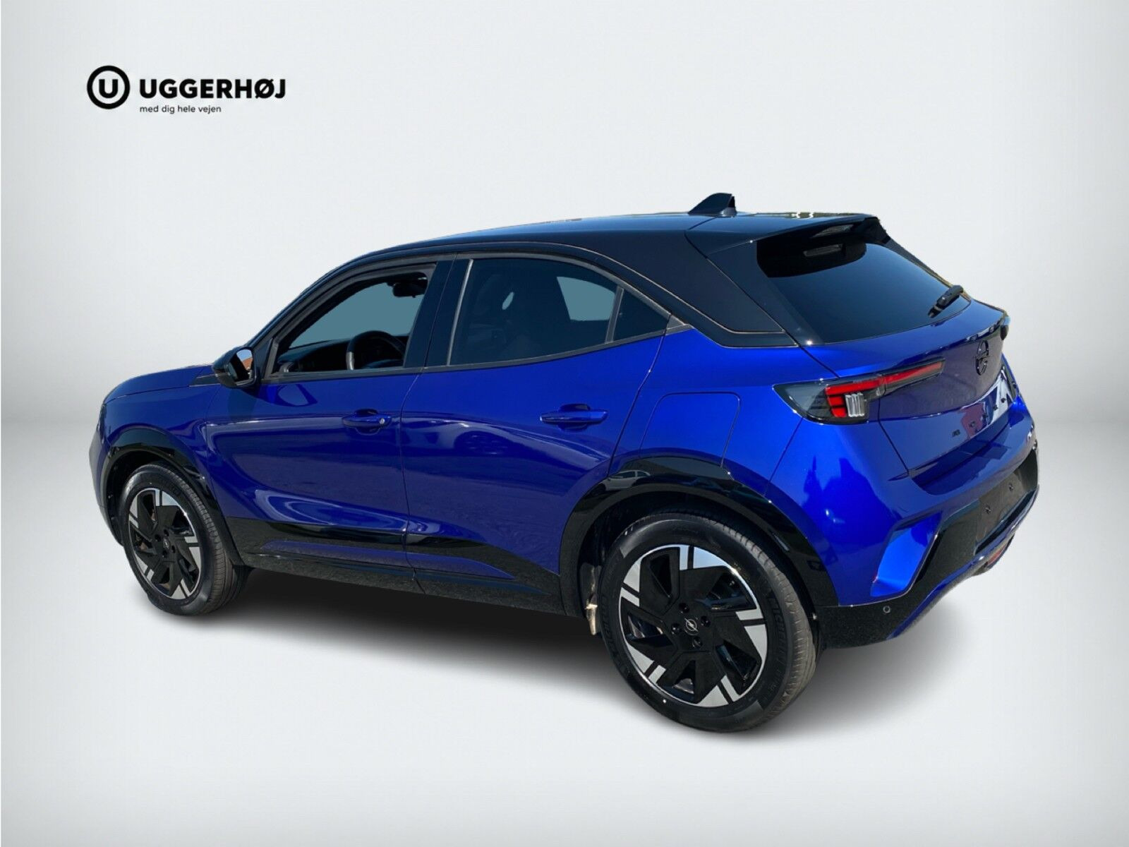 Blå Opel Mokka-e fra 2025