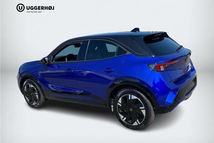 Blå Opel Mokka-e fra 2025