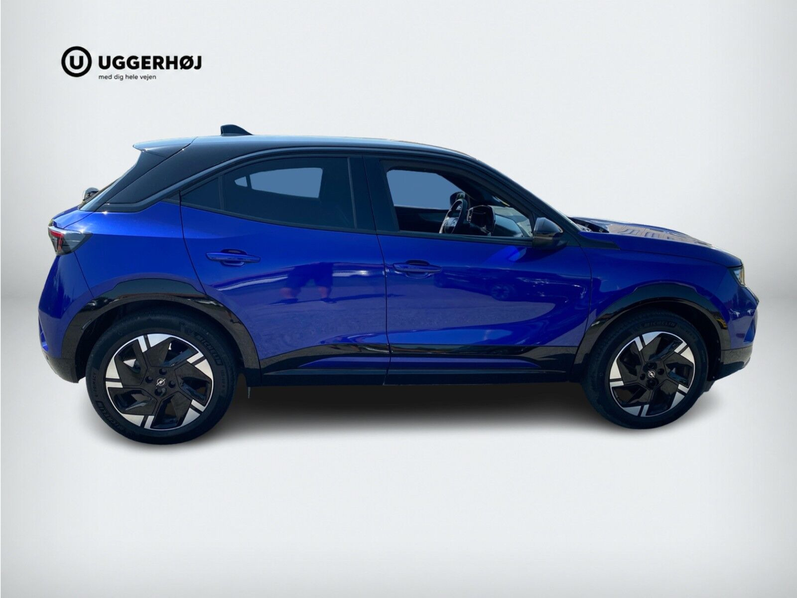 Blå Opel Mokka-e fra 2025