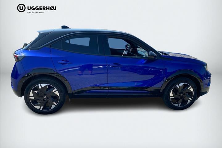 Blå Opel Mokka-e fra 2025