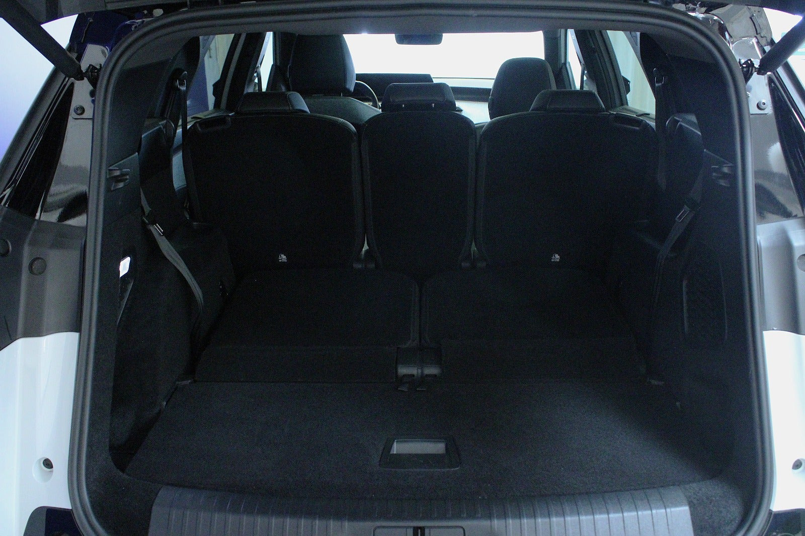 Hvid Peugeot e-5008 fra 2024
