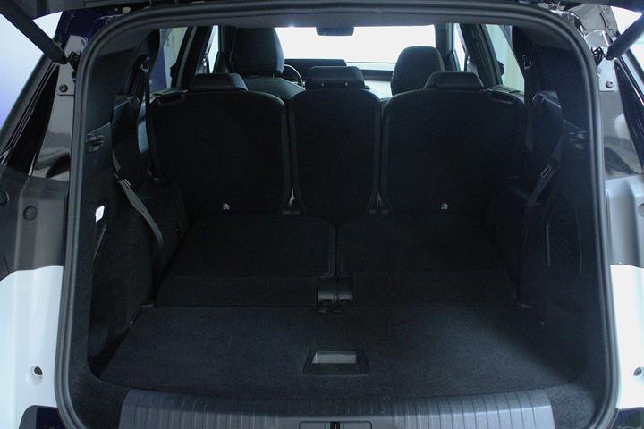 Hvid Peugeot e-5008 fra 2024