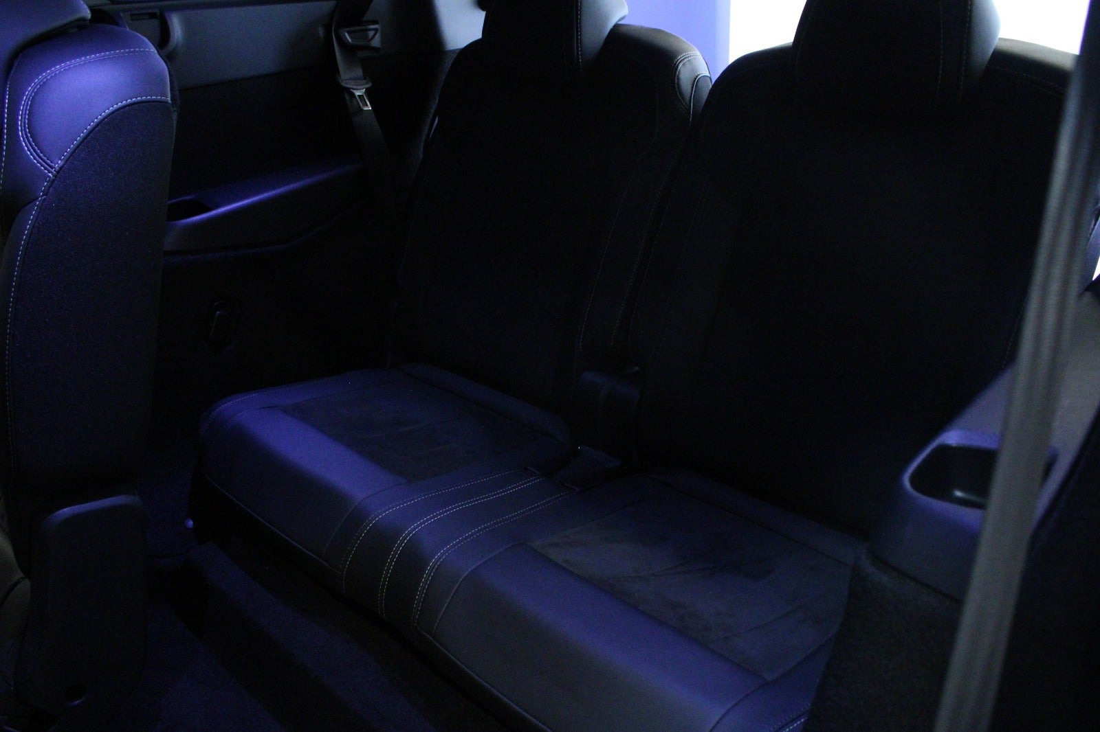 Hvid Peugeot e-5008 fra 2024