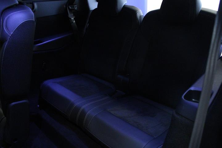 Hvid Peugeot e-5008 fra 2024