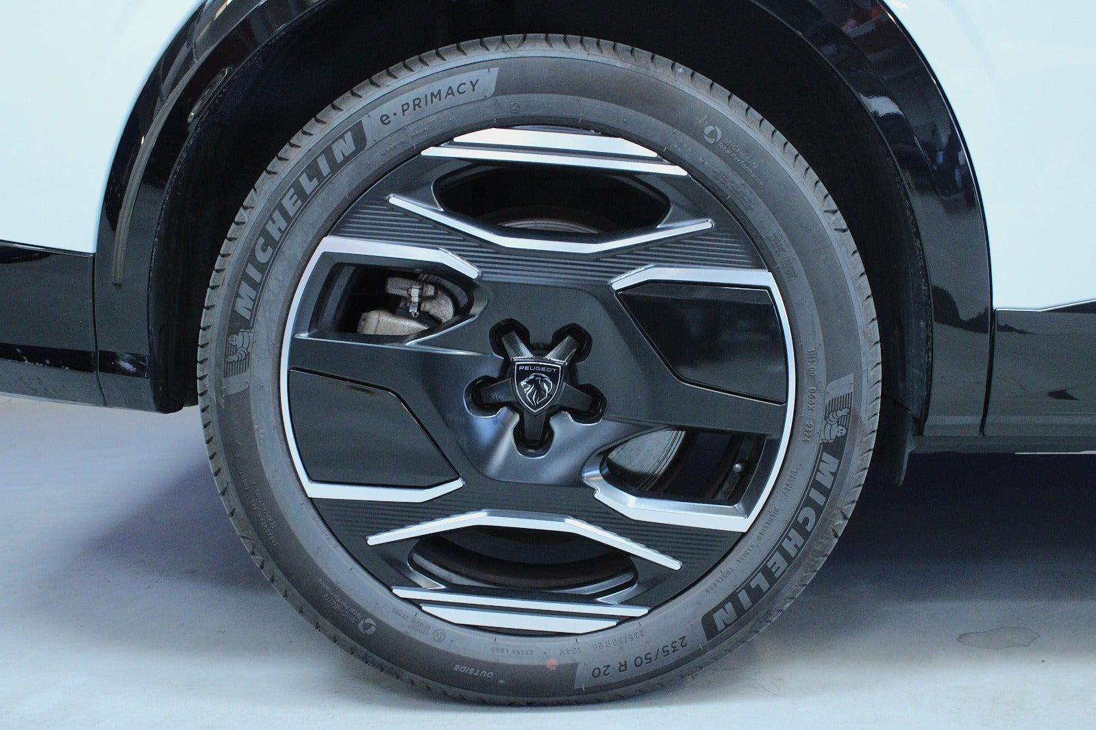 Hvid Peugeot e-5008 fra 2024