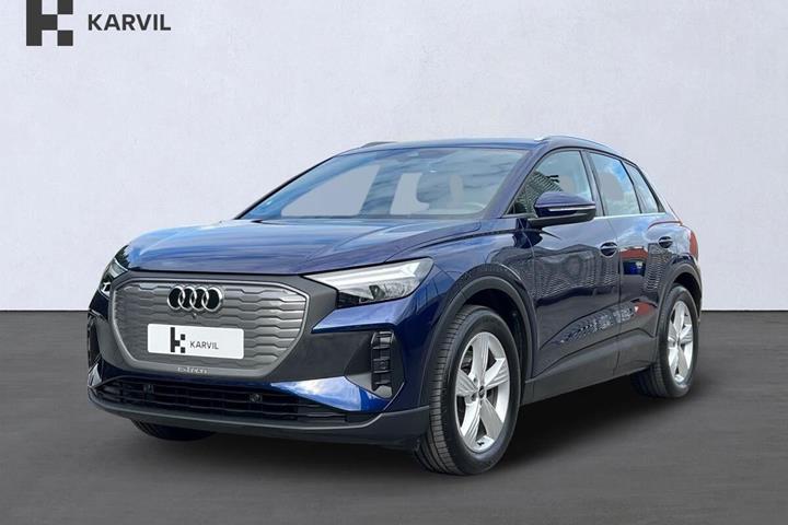 Blå Audi Q4 e-tron fra 2024 set udefra