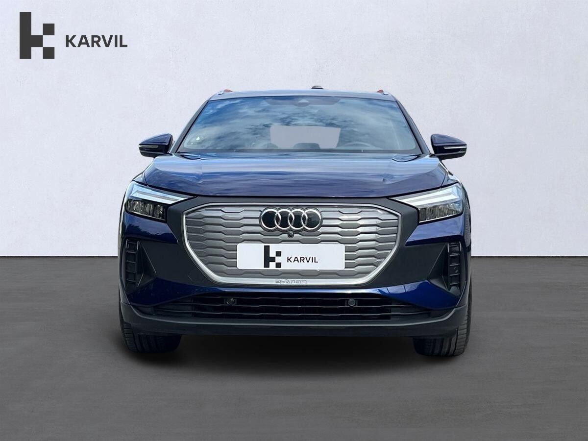 Blå Audi Q4 e-tron fra 2024