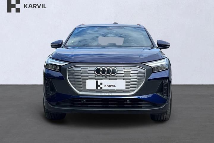 Blå Audi Q4 e-tron fra 2024