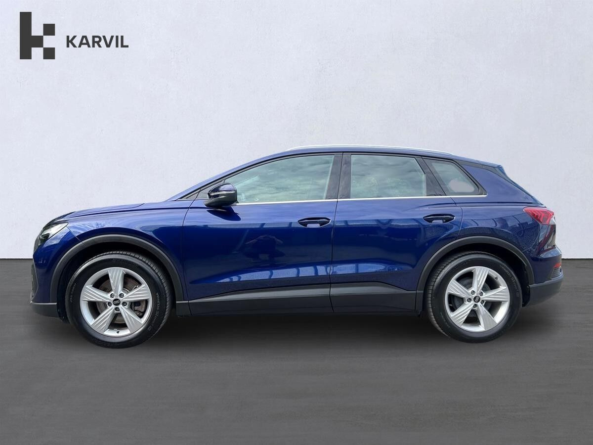 Blå Audi Q4 e-tron fra 2024