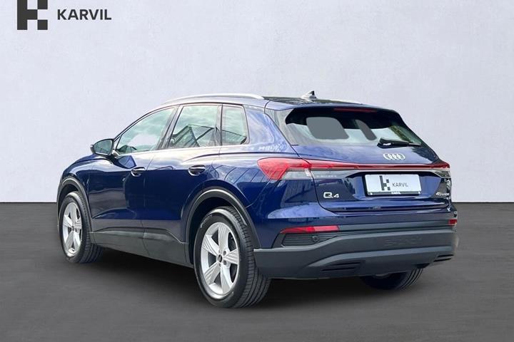 Blå Audi Q4 e-tron fra 2024