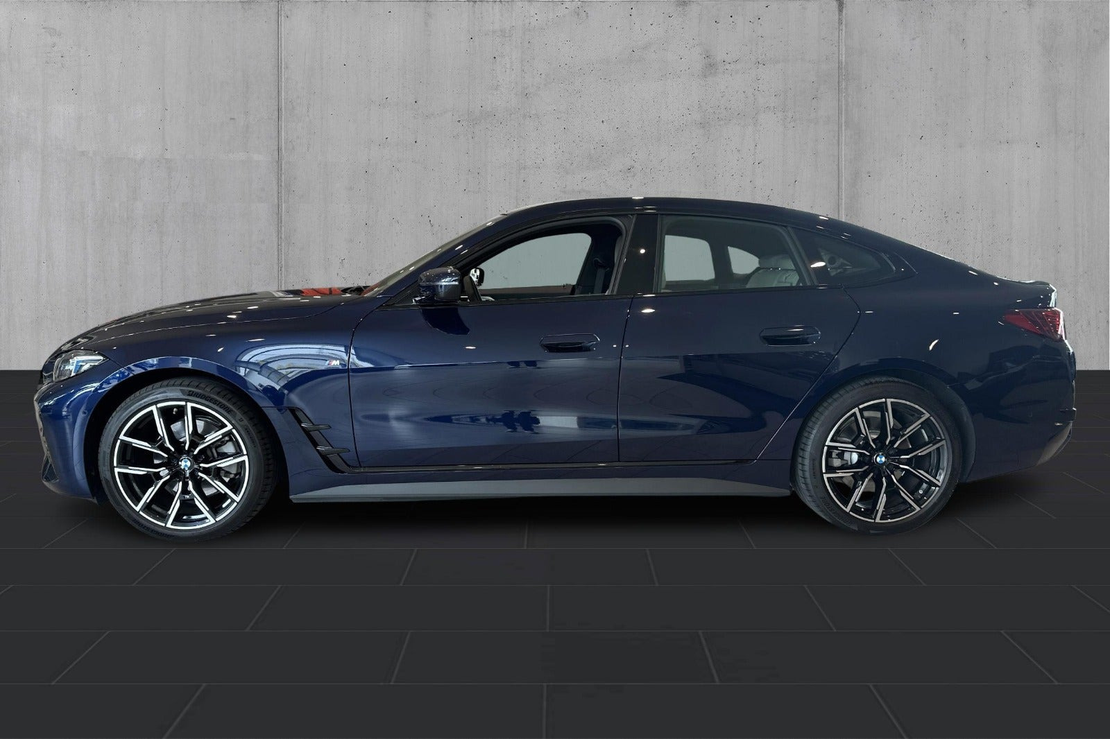 Blå BMW i4 fra 2026