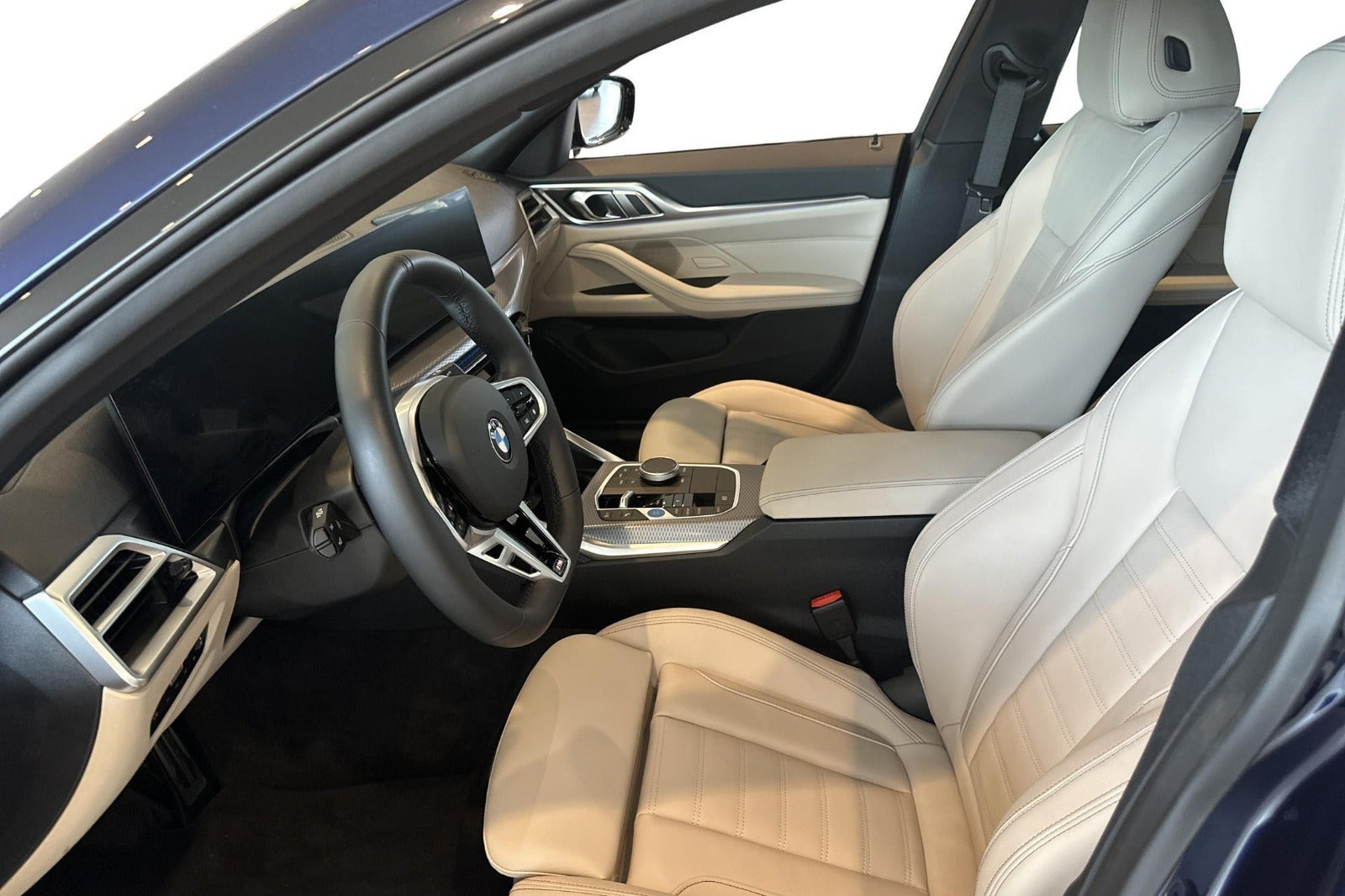 Blå BMW i4 fra 2026