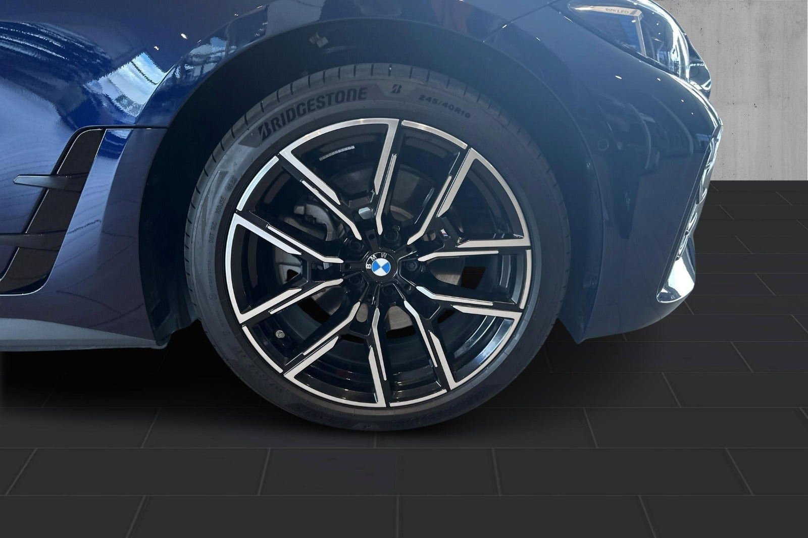 Blå BMW i4 fra 2026
