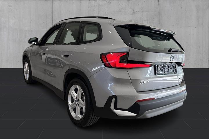 Sølv BMW iX1 fra 2024