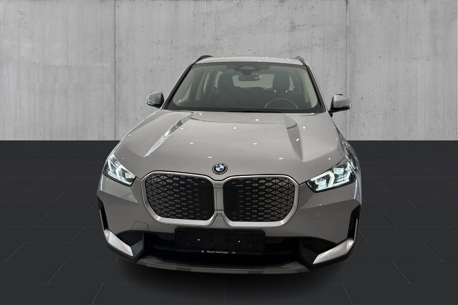 Sølv BMW iX1 fra 2024