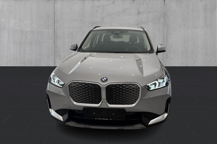 Sølv BMW iX1 fra 2024