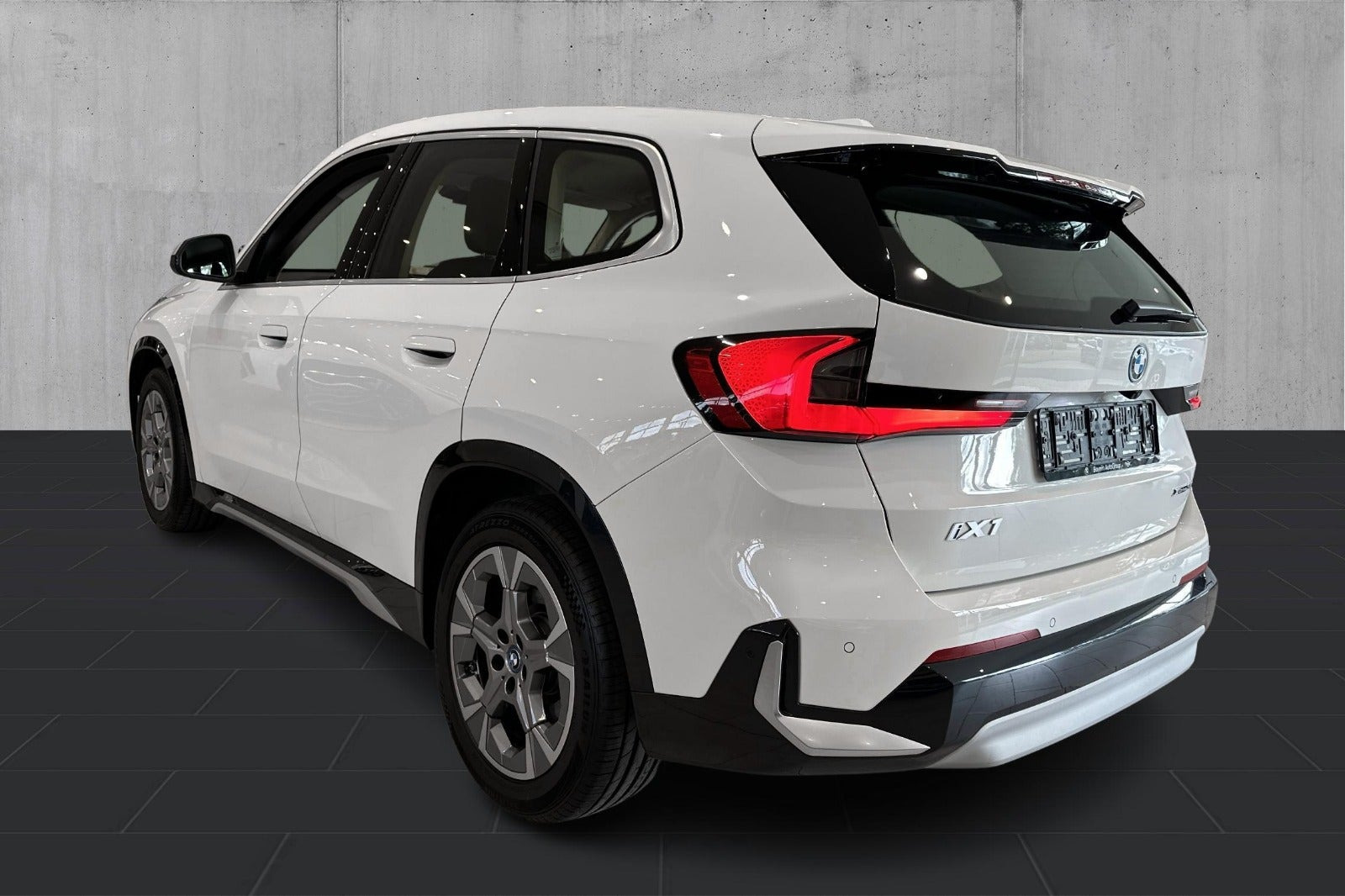 Hvid BMW iX1 fra 2023