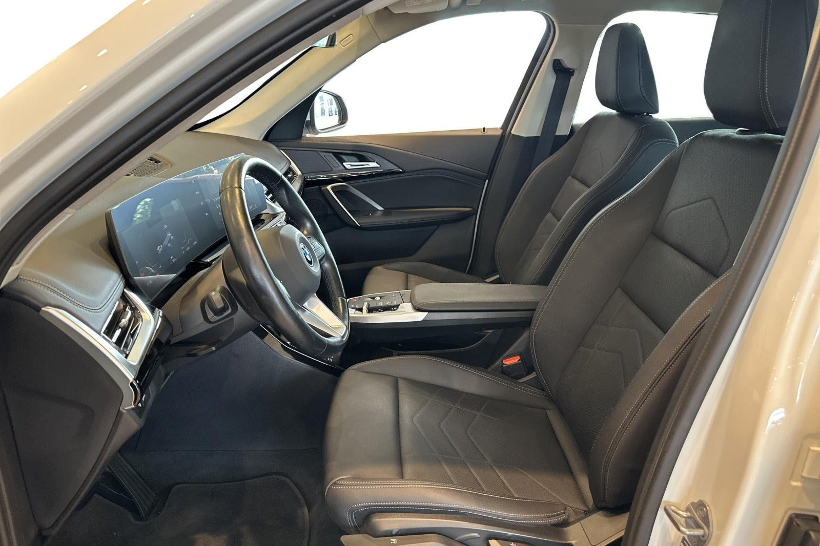 Hvid BMW iX1 fra 2023