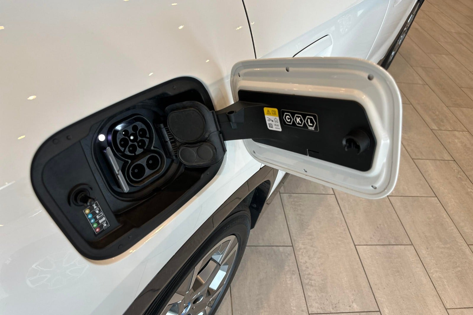 Hvid BMW iX1 fra 2023