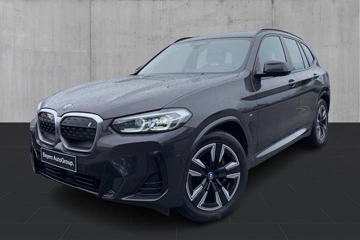 Grå BMW iX3 fra 2023
