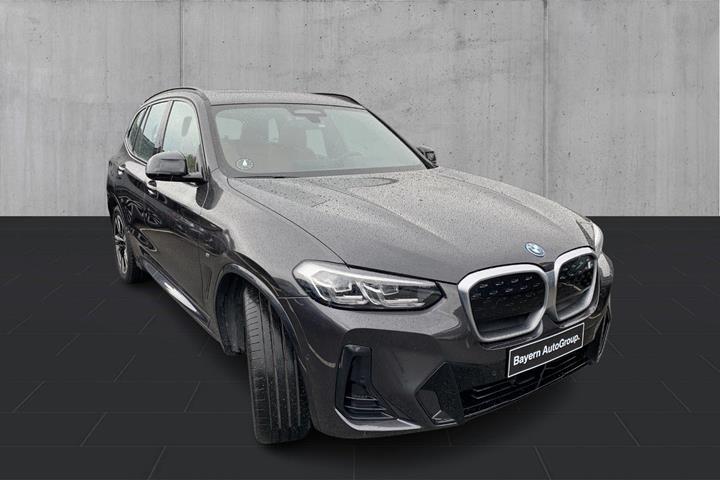Grå BMW iX3 fra 2023