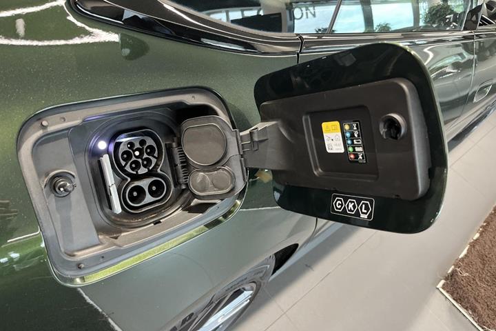 Grøn BMW i4 fra 2024
