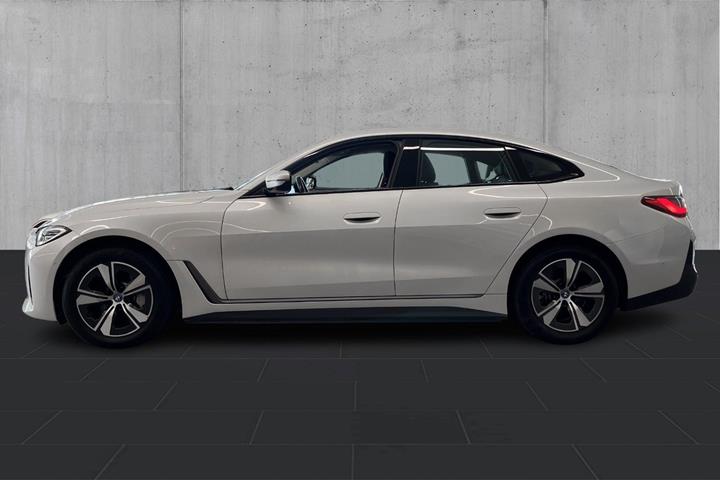 Hvid BMW i4 fra 2023