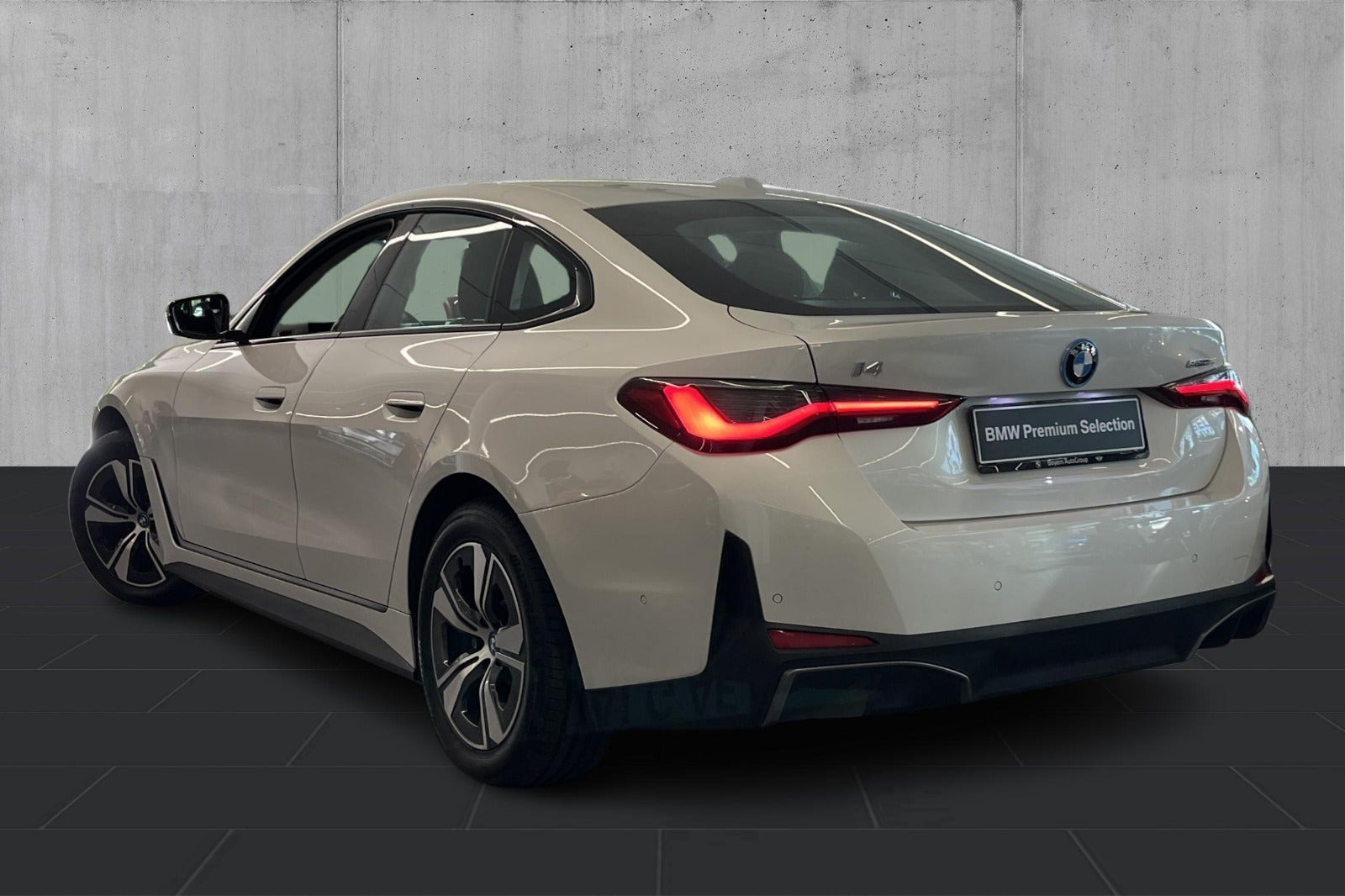 Hvid BMW i4 fra 2023