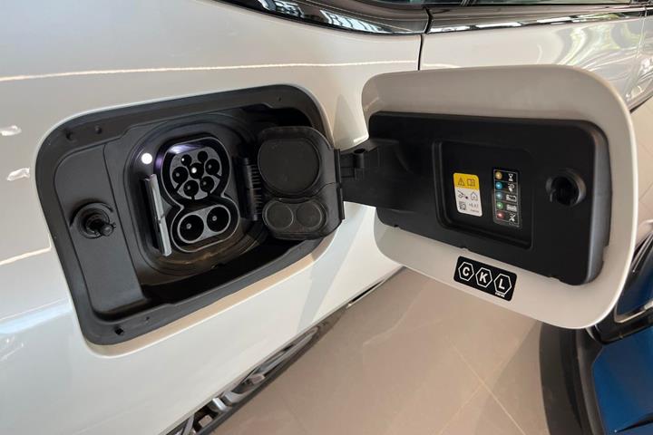 Hvid BMW i4 fra 2023