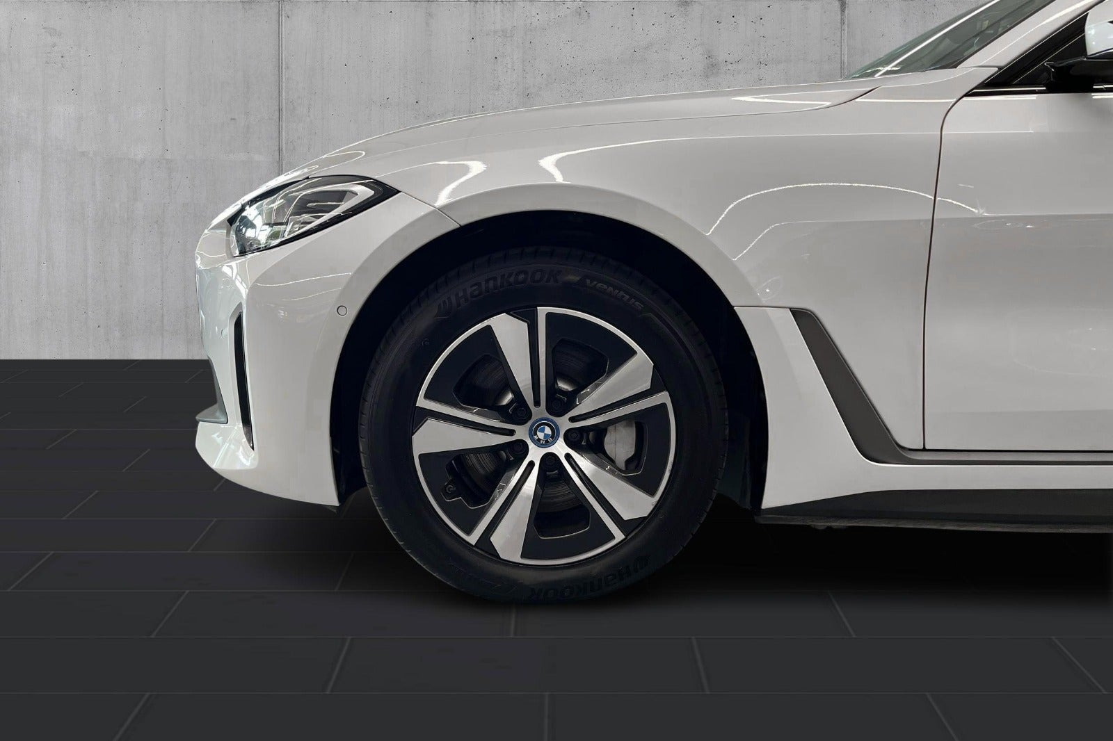 Hvid BMW i4 fra 2023