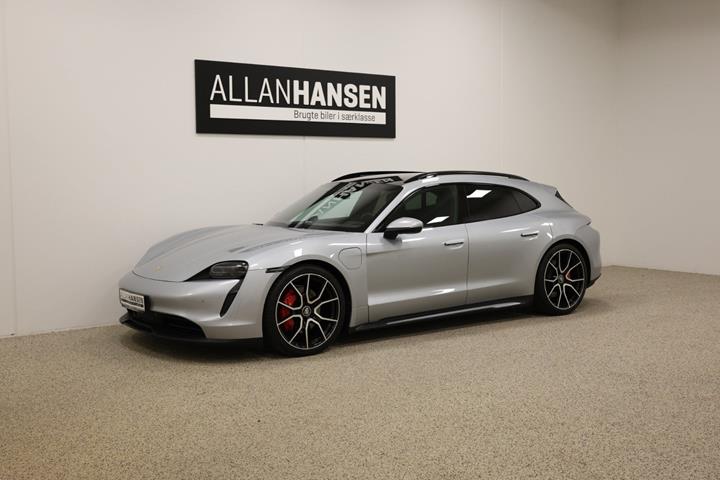 Sølv Porsche Taycan 4S fra 2023 set udefra