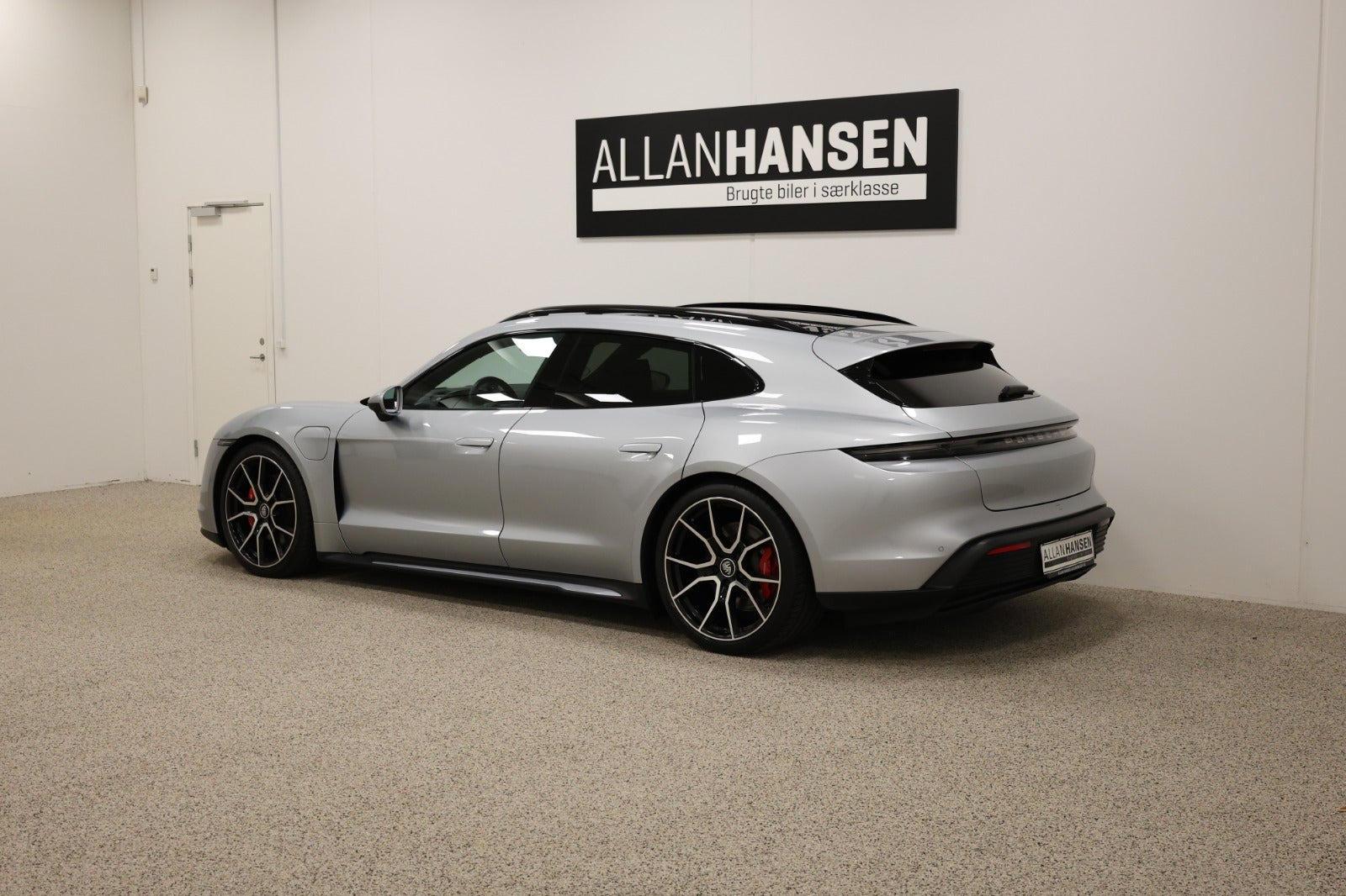 Sølv Porsche Taycan 4S fra 2023