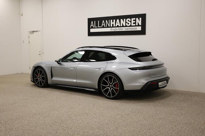Sølv Porsche Taycan 4S fra 2023
