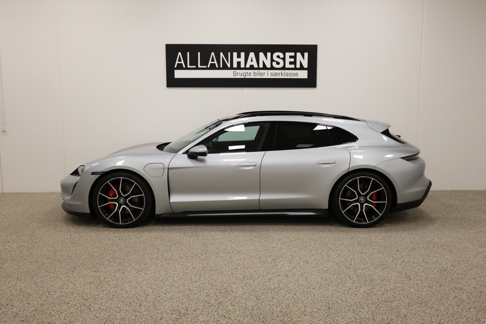 Sølv Porsche Taycan 4S fra 2023