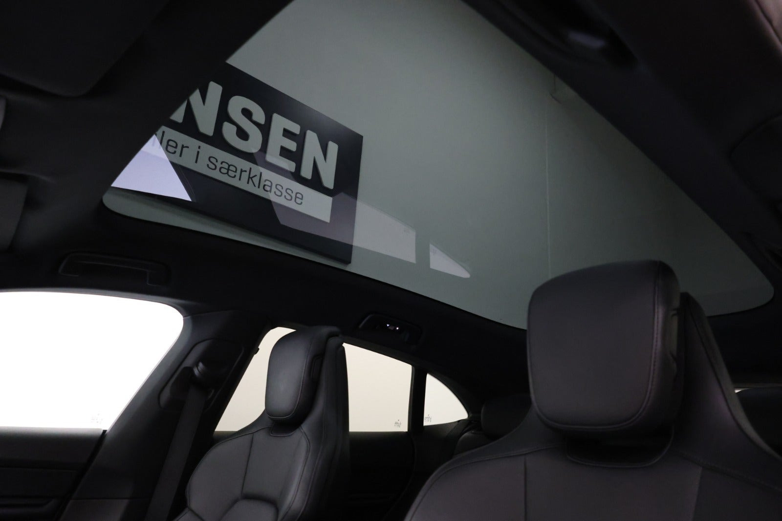 Sølv Porsche Taycan 4S fra 2023