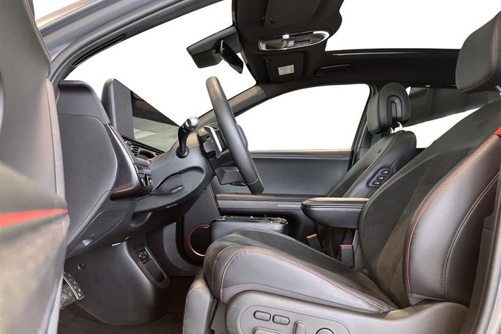 Grå Hyundai Ioniq 5 fra 2026