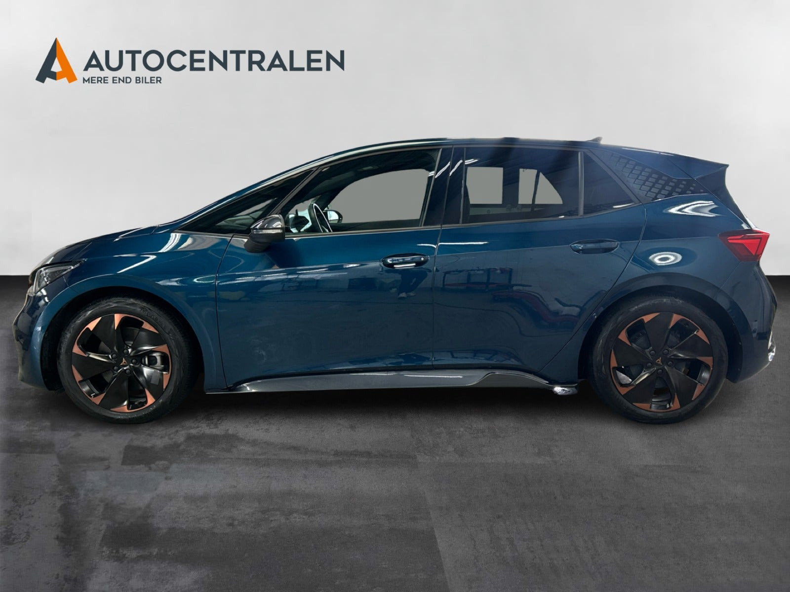 Blå Cupra Born fra 2023