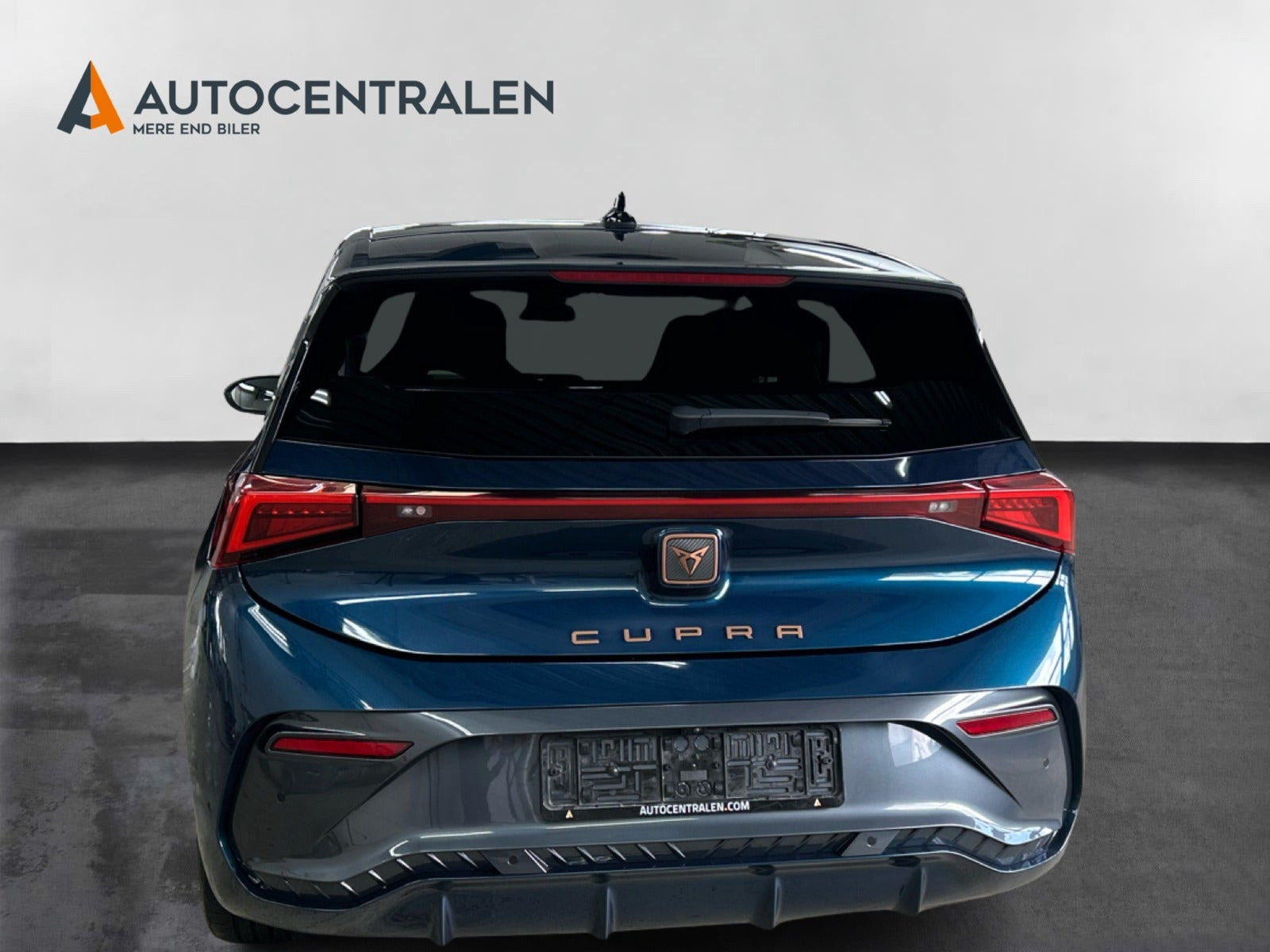 Blå Cupra Born fra 2023