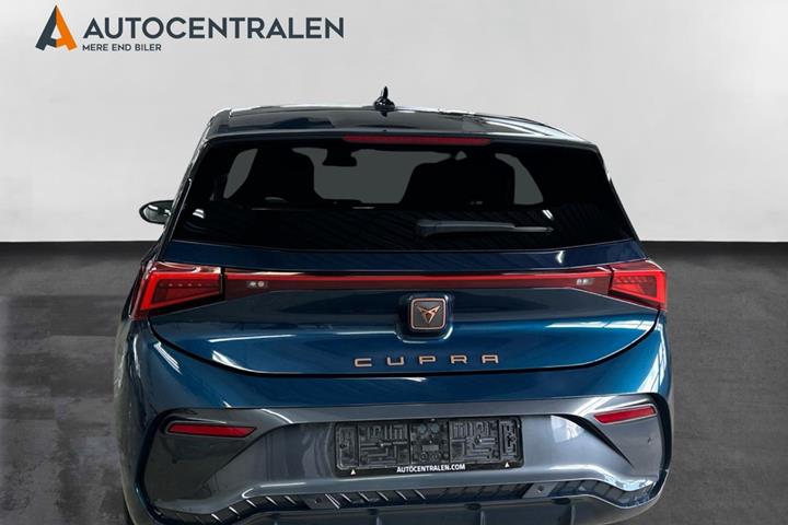 Blå Cupra Born fra 2023