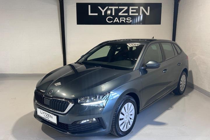 Grå Skoda Scala fra 2020
