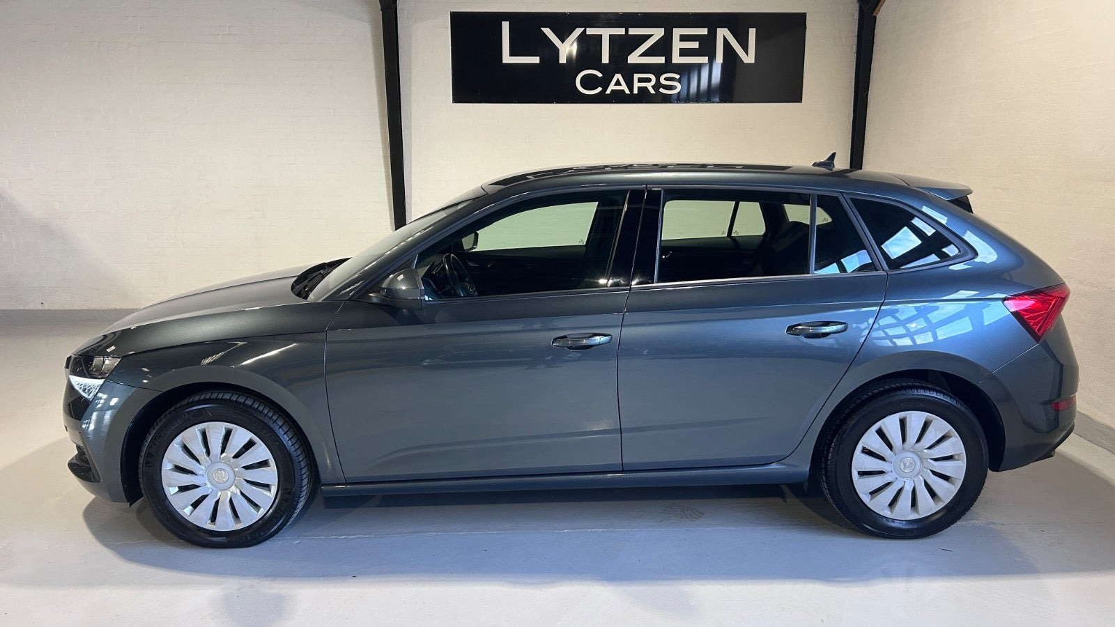 Grå Skoda Scala fra 2020