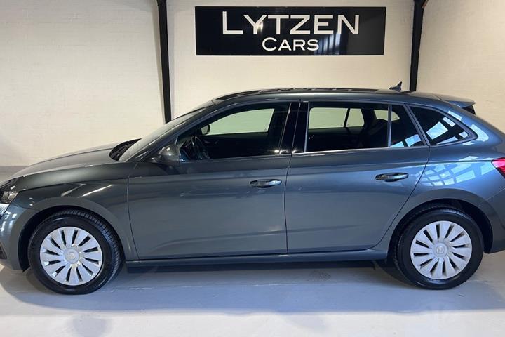 Grå Skoda Scala fra 2020
