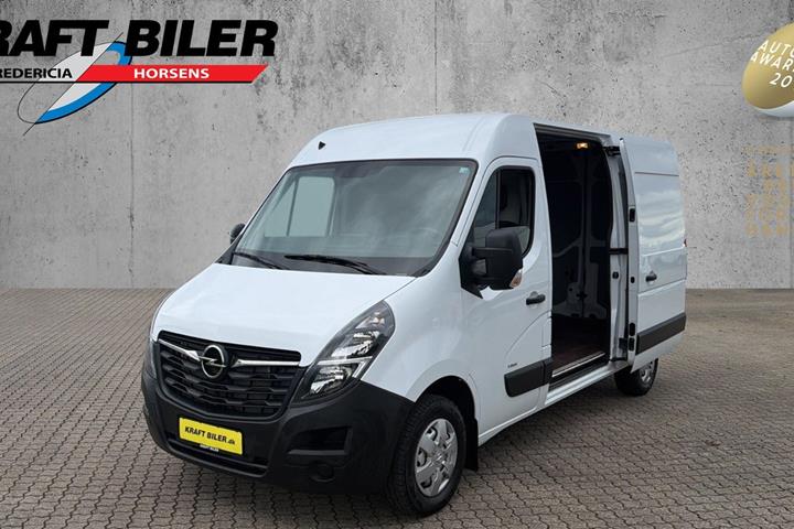 Hvid Opel Movano fra 2021