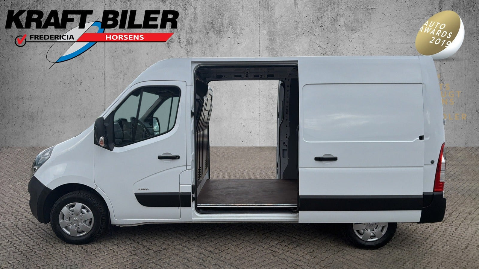 Hvid Opel Movano fra 2021