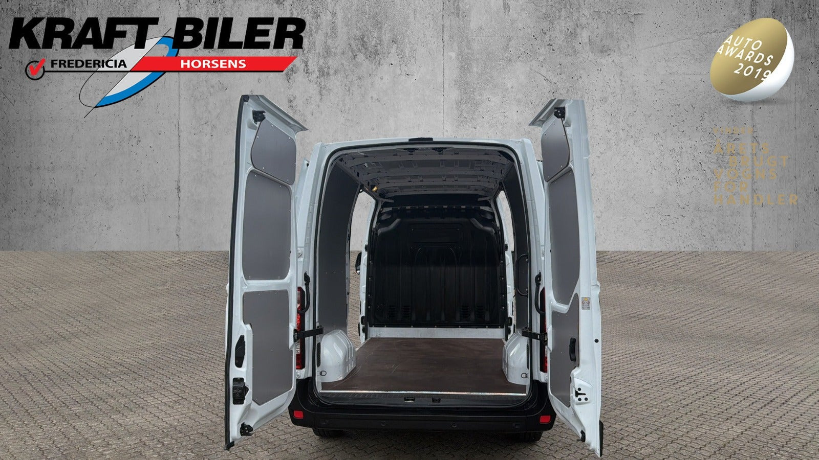 Hvid Opel Movano fra 2021