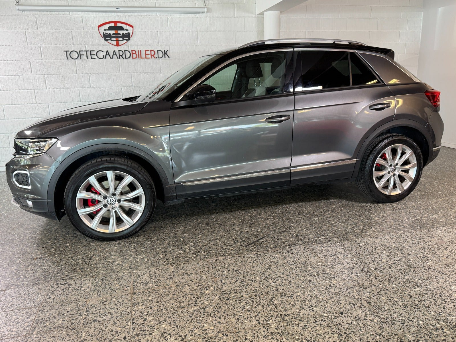 Grå VW T-Roc fra 2018