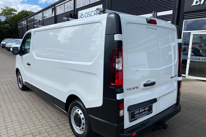 Hvid Renault Trafic T29 fra 2021